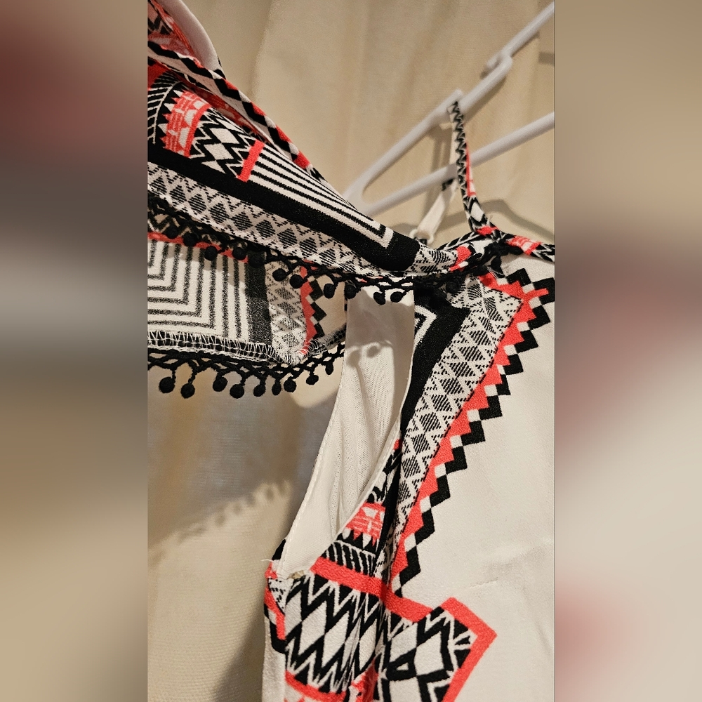 Geometric Patterned Scarf - Picture 6 of 6